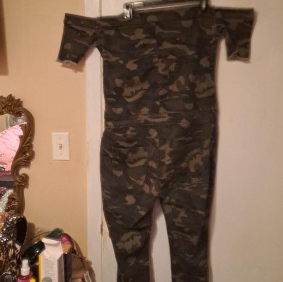 Off the shoulder jumpsuit - Picture 2 of 2